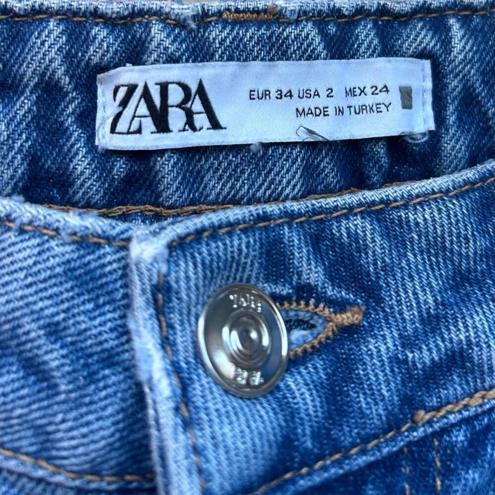 Zara Jeans Straight Leg Raw Hem High Rise Medium Wash Blue Denim size 2 Boho - Picture 4 of 4
